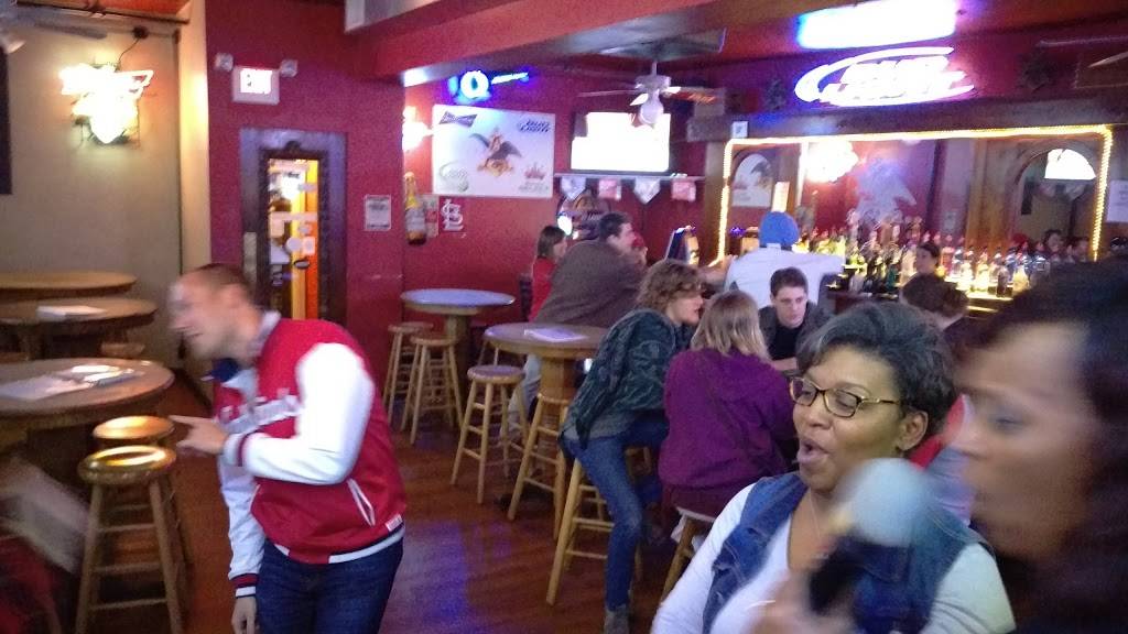 Carsons Sports Bar & Restaurant | restaurant | 1712 S 9th St, St. Louis, MO 63104, USA | 3144362707 OR +1 314-436-2707