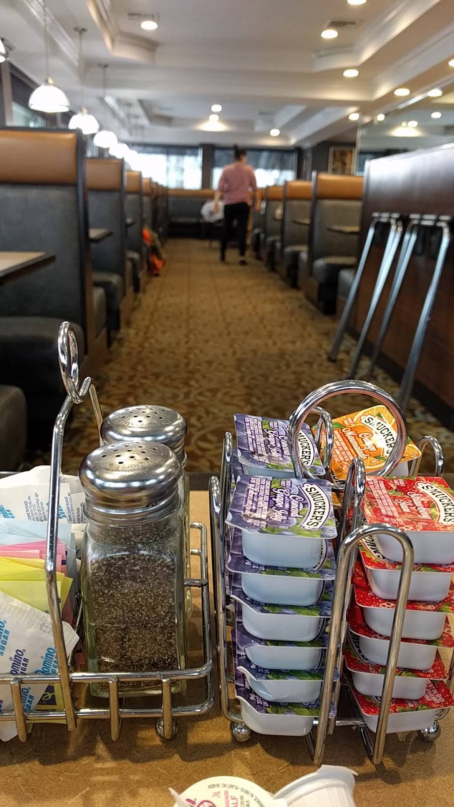 Marlboro Diner | restaurant | 141 U.S. 9, Englishtown, NJ 07726, USA | 7328517200 OR +1 732-851-7200