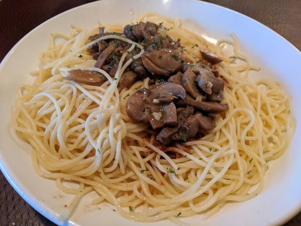 Demos Restaurant | restaurant | 1115 NW Broad St, Murfreesboro, TN 37129, USA | 6158953701 OR +1 615-895-3701