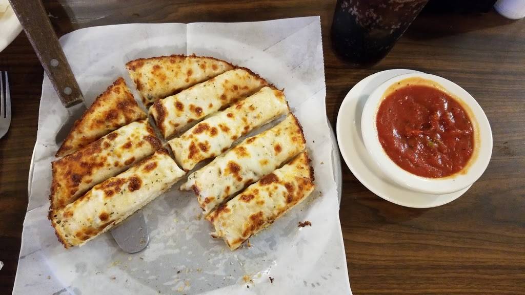 Nicks Pizzeria | restaurant | 201 McCausland St, Carlinville, IL 62626, USA | 2178544544 OR +1 217-854-4544