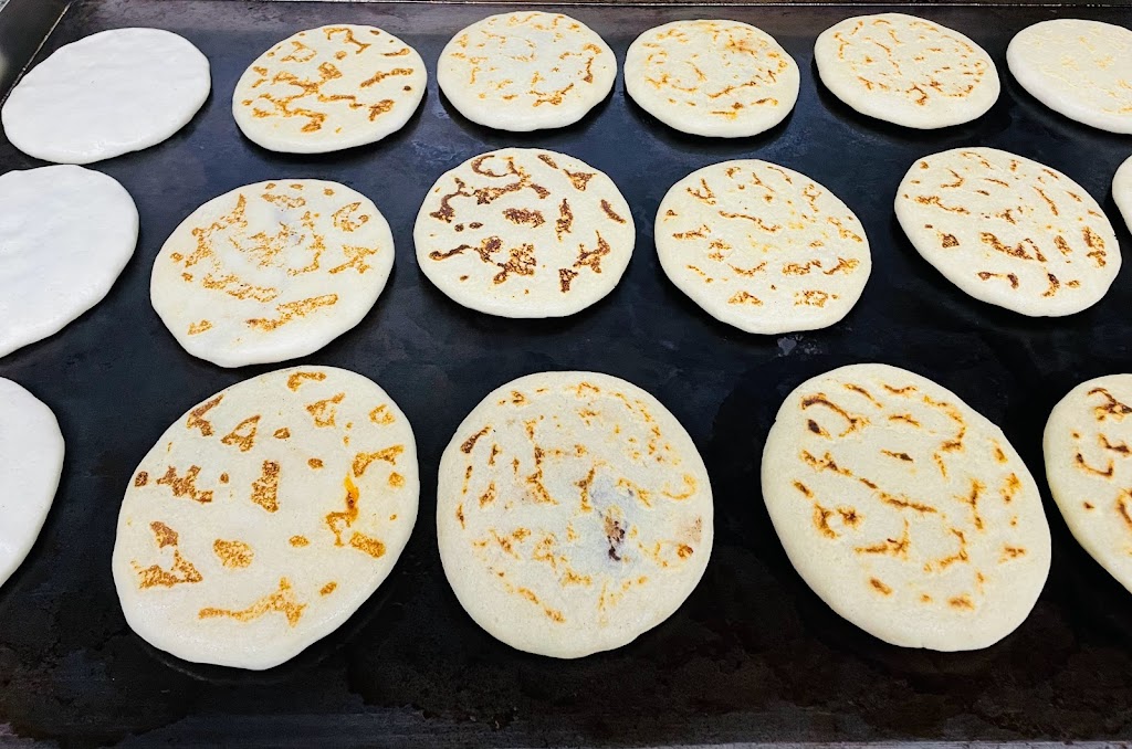 Lucas pupuseria | restaurant | 1131 W Gage Ave, Los Angeles, CA 90044, USA | 3232293487 OR +1 323-229-3487