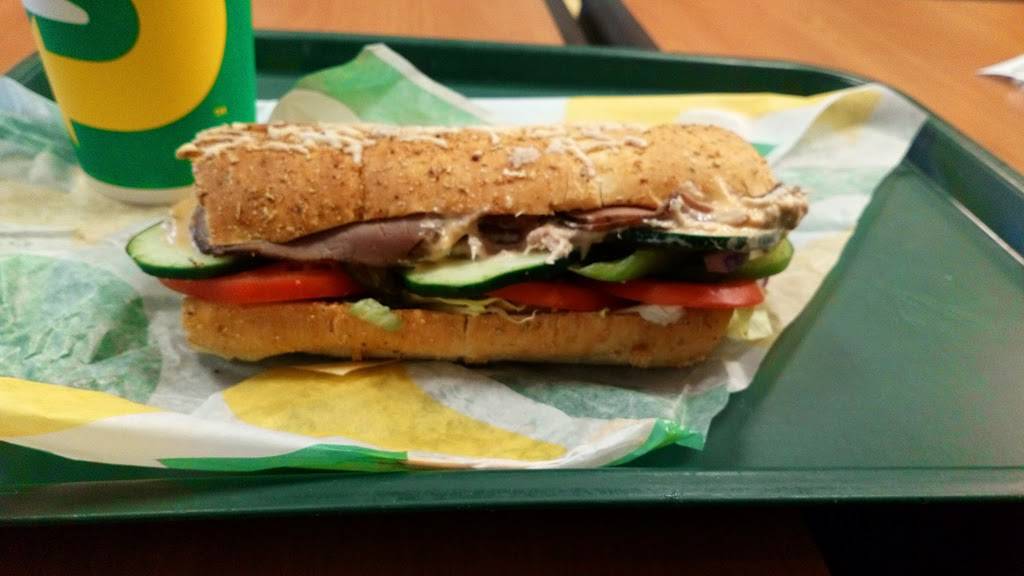 Subway | restaurant | 1009 Casitas Pass Rd, Carpinteria, CA 93013, USA | 8055660373 OR +1 805-566-0373