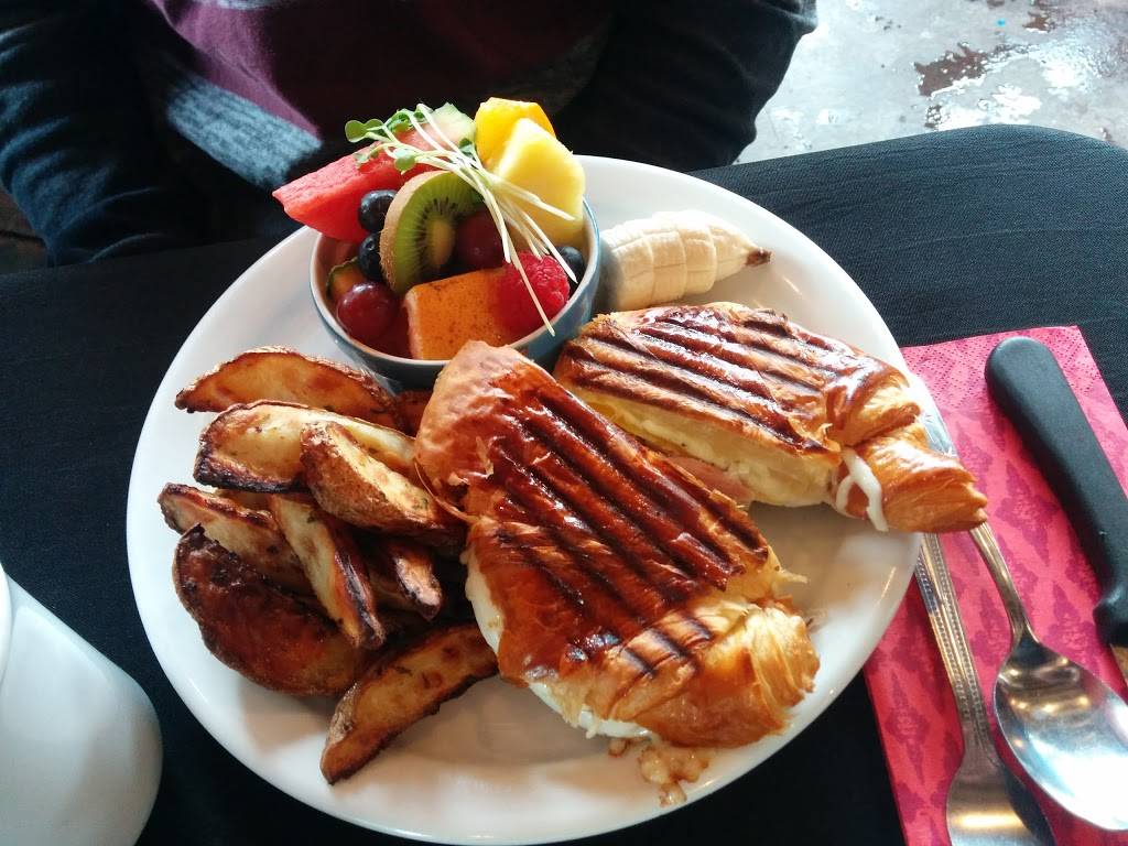 Le Marche Public Mante du Carre | restaurant | 6 Rue Daniel Johnson, Danville, QC J0A 1A0, Canada | 8198392843 OR +1 819-839-2843