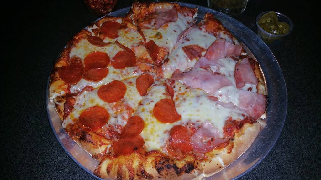 Red West Pizza | restaurant | 614 Pacific Coast Hwy, Wilmington, CA 90744, USA | 3108302550 OR +1 310-830-2550