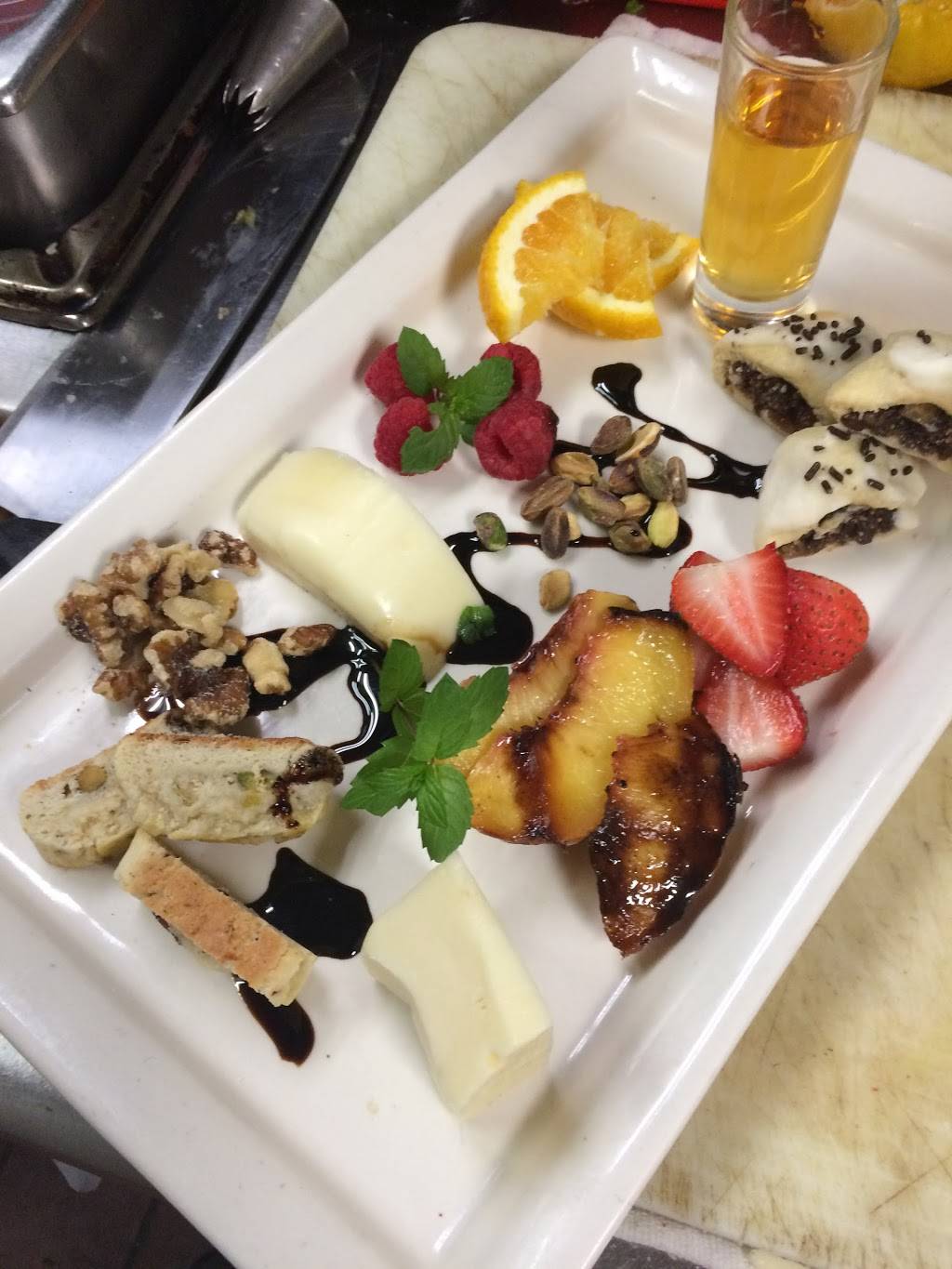 Gigis | restaurant | 981 Kenmore Ave, Buffalo, NY 14217, USA | 7168778788 OR +1 716-877-8788