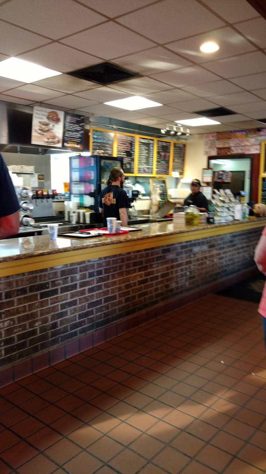 Big Franks BBQ Grill | restaurant | 572 Watertown Ave, Waterbury, CT 06708, USA | 2037537427 OR +1 203-753-7427