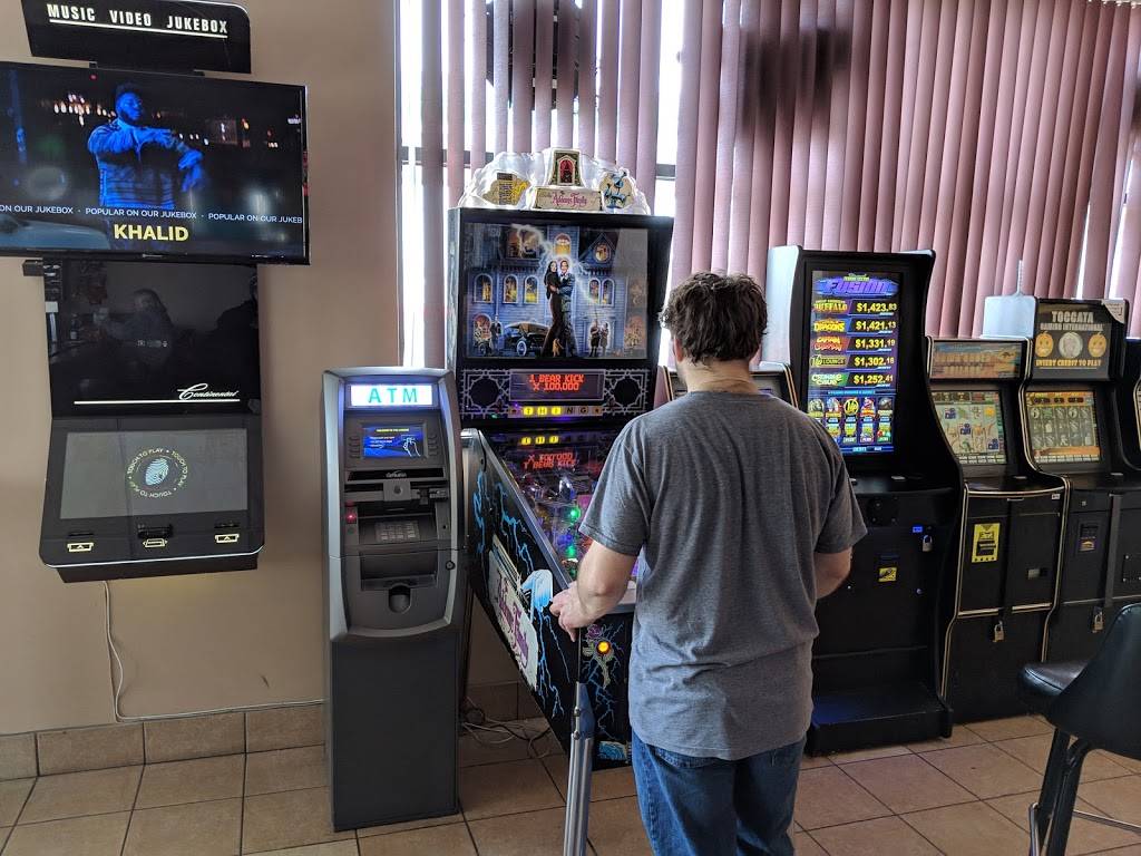 The Landing Bar &Grill | restaurant | Ft Howard Ave, De Pere, WI 54115, USA | 9209836950 OR +1 920-983-6950