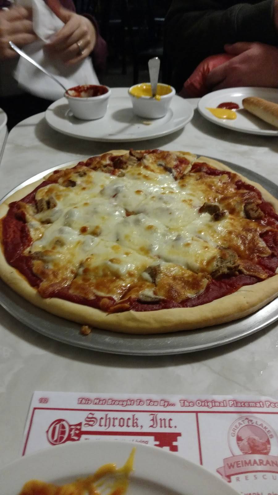 Filippos Pizza & Italian Food | restaurant | 200 S Market St, Monticello, IL 61856, USA | 2177622921 OR +1 217-762-2921