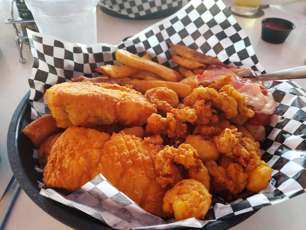 McSeagull’s Restaurant | restaurant | 14 Wharf St, Boothbay Harbor, ME 04538, USA | 2076335900 OR +1 207-633-5900