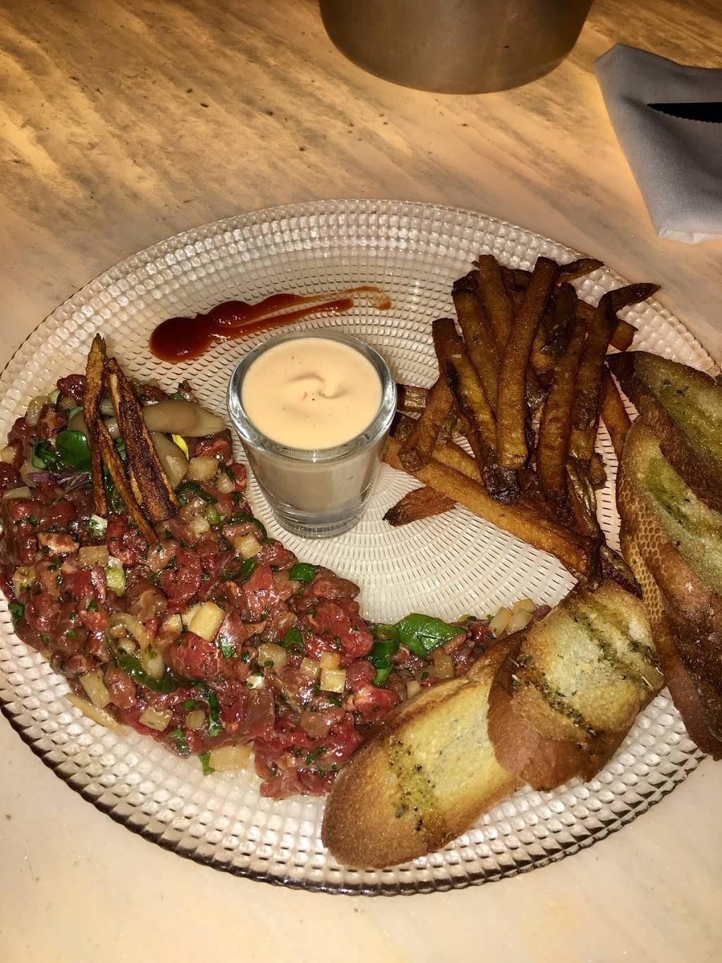 Bar LHôtel-de-ville | restaurant | 900 Rue Notre Dame, Lachine, QC H8S 2B9, Canada | 5145383558 OR +1 514-538-3558