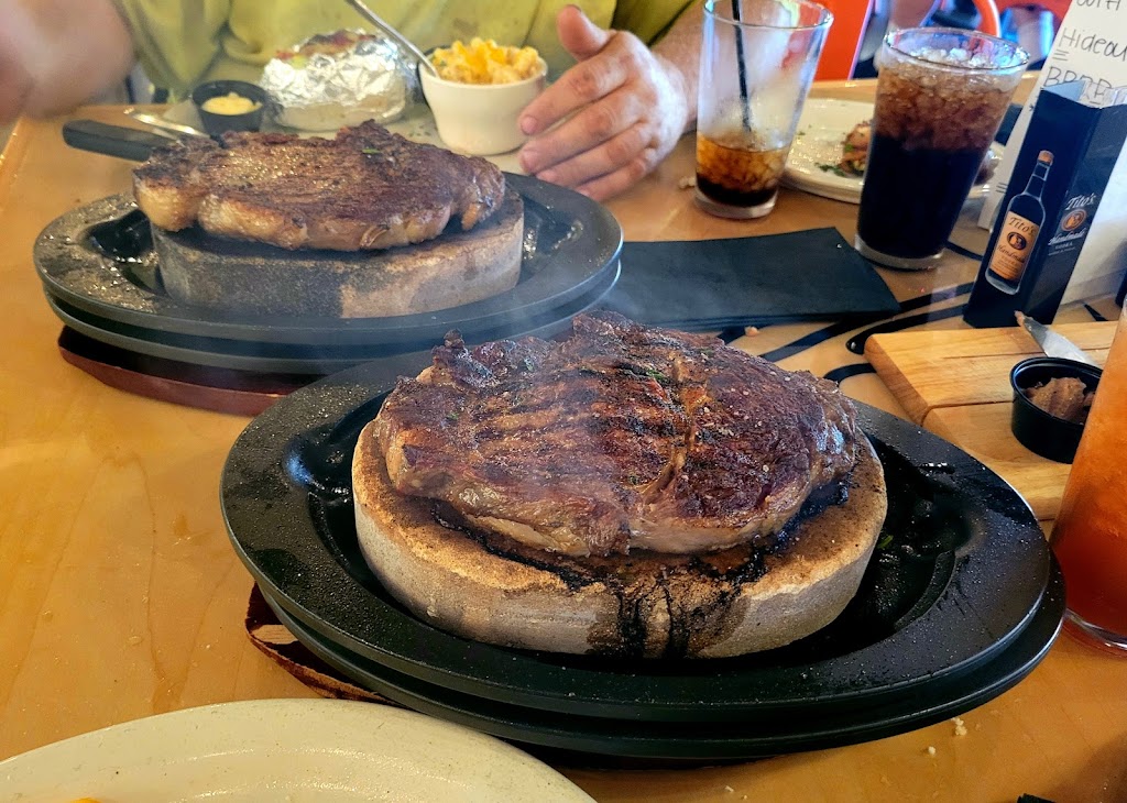 Hideout Steakhouse and BBQ | restaurant | 1269 N Promenade Pkwy #121, Casa Grande, AZ 85194, USA | 5202776020 OR +1 520-277-6020