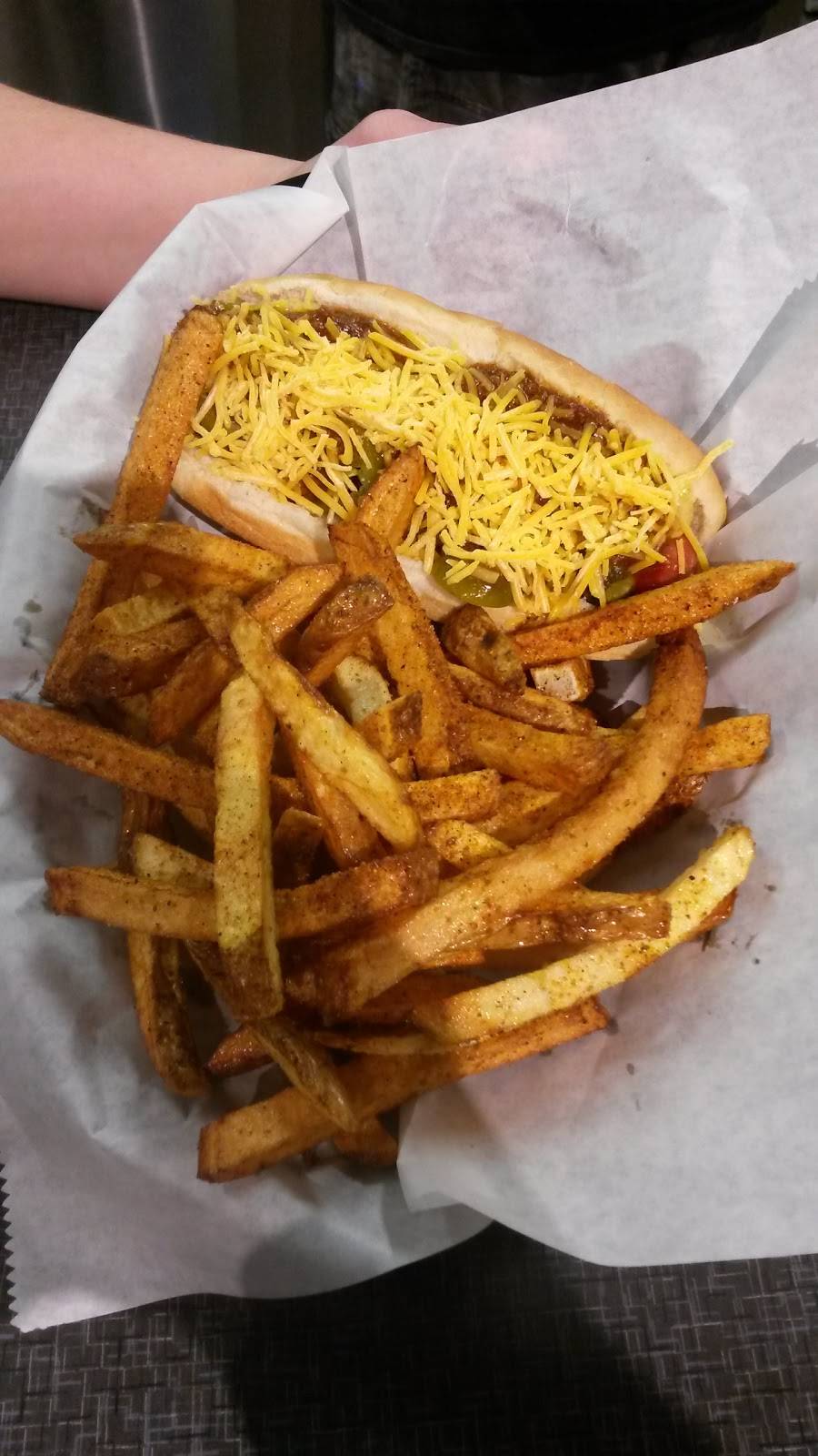 Titos Sloppy Doggs | restaurant | 1068 Market St, Wheeling, WV 26003, USA | 3046506252 OR +1 304-650-6252