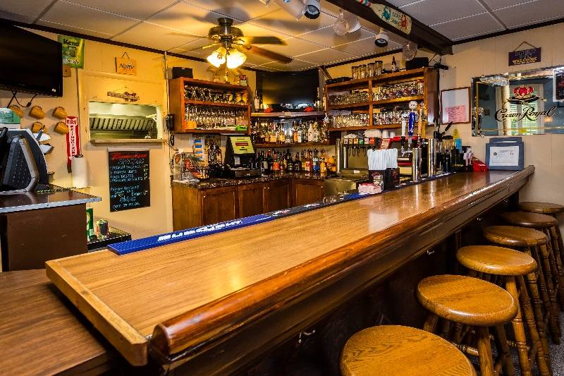 Floyd’s Crossroads Pub | restaurant | 4809 Ten Oaks Rd, Dayton, MD 21036, USA | 4105317485 OR +1 410-531-7485