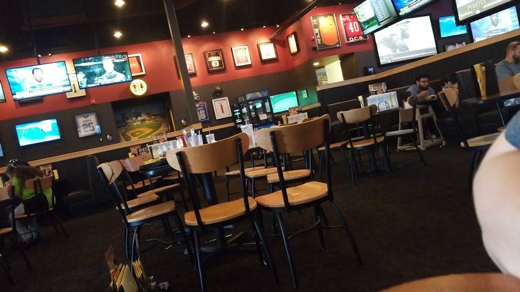 Buffalo Wild Wings | meal takeaway | 1235 W Morton Ave, Jacksonville, IL 62650, USA | 2178661937 OR +1 217-866-1937