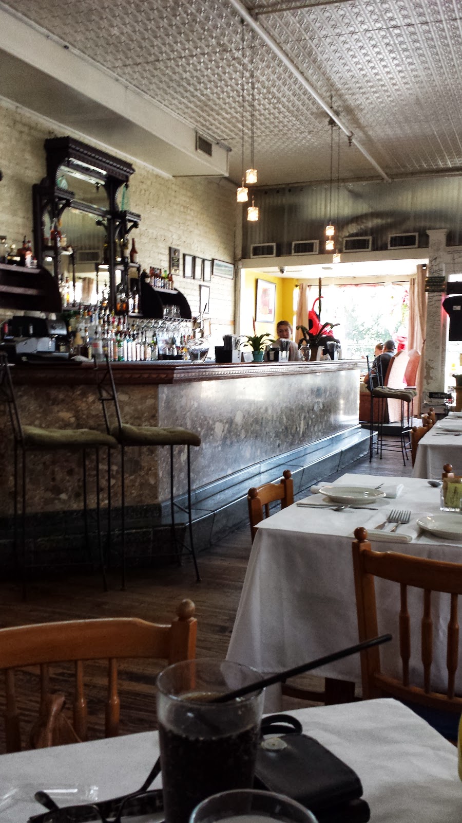 Café Des Amis | cafe | 140 E Bridge St, Breaux Bridge, LA 70517, USA | 3373325273 OR +1 337-332-5273