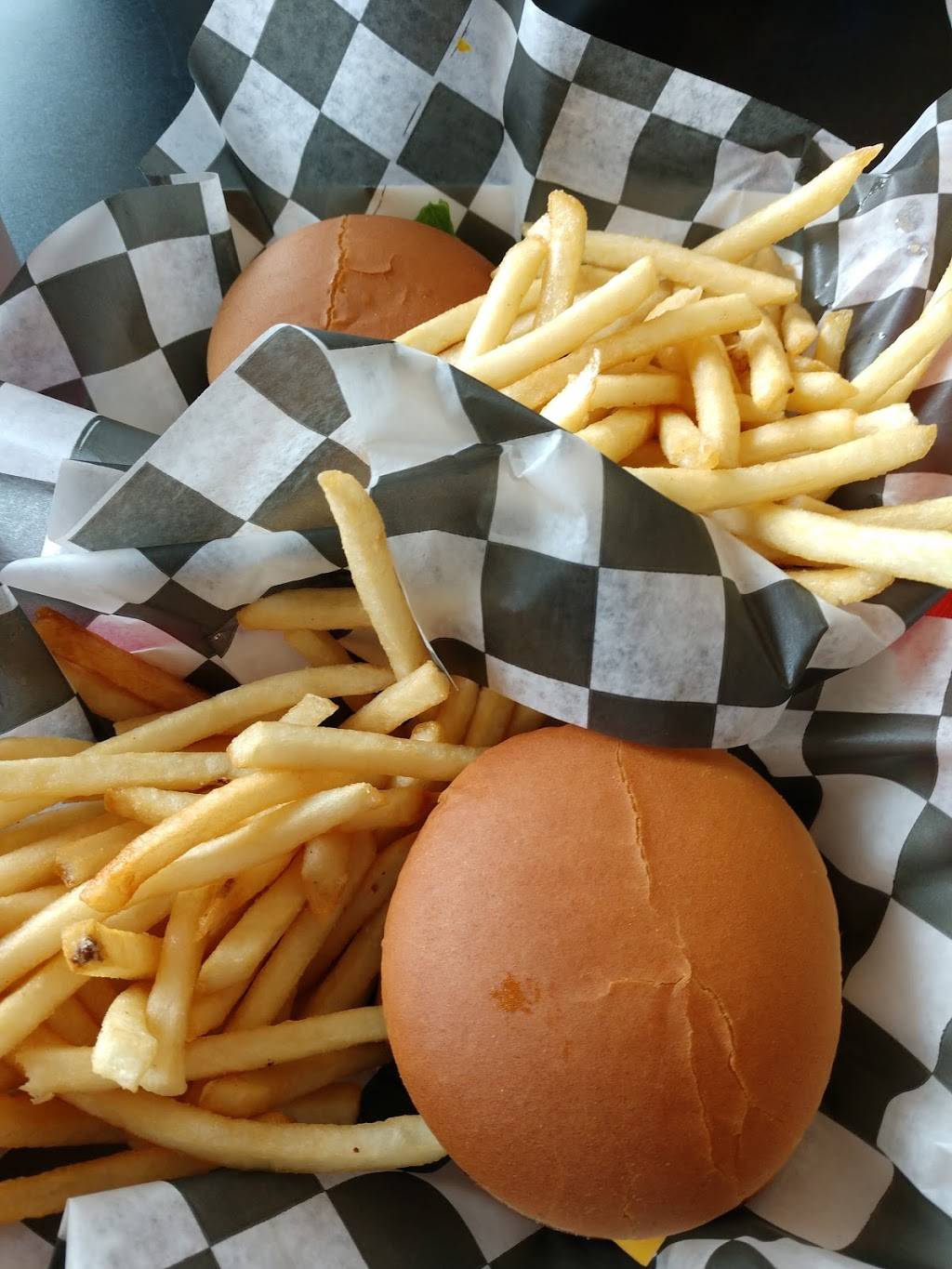 Sarahs Burgers | restaurant | 106 Craig St, Craigsville, VA 24430, USA | 5409979007 OR +1 540-997-9007