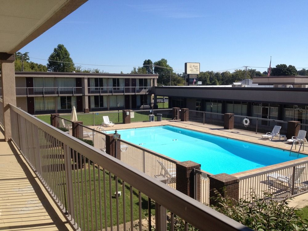 The River Rock Inn | restaurant | 1350 US-62 BUS, Mountain Home, AR 72653, USA | 8704255101 OR +1 870-425-5101