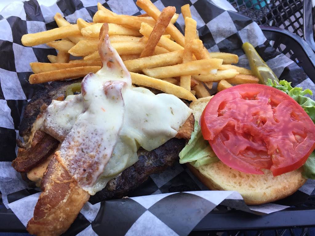 Willies Sports Cafe Hidden Valley | cafe | 19325 Schmarr Dr, Lawrenceburg, IN 47025, USA | 8125370512 OR +1 812-537-0512