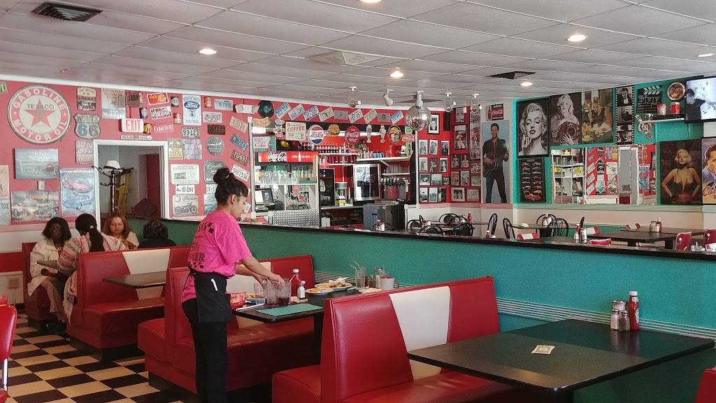Famous 50s Diner | restaurant | 472 Huntington Turnpike, Bridgeport, CT 06610, USA | 2035720777 OR +1 203-572-0777