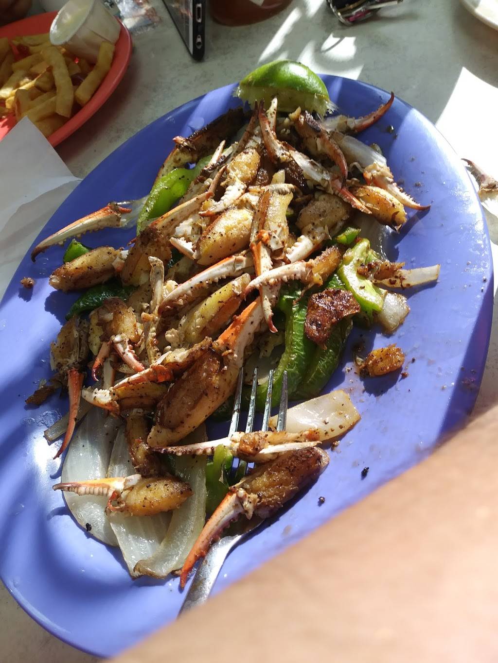 Connies Seafood | restaurant | 7502 Long Point Rd, Houston, TX 77055, USA | 7136883318 OR +1 713-688-3318