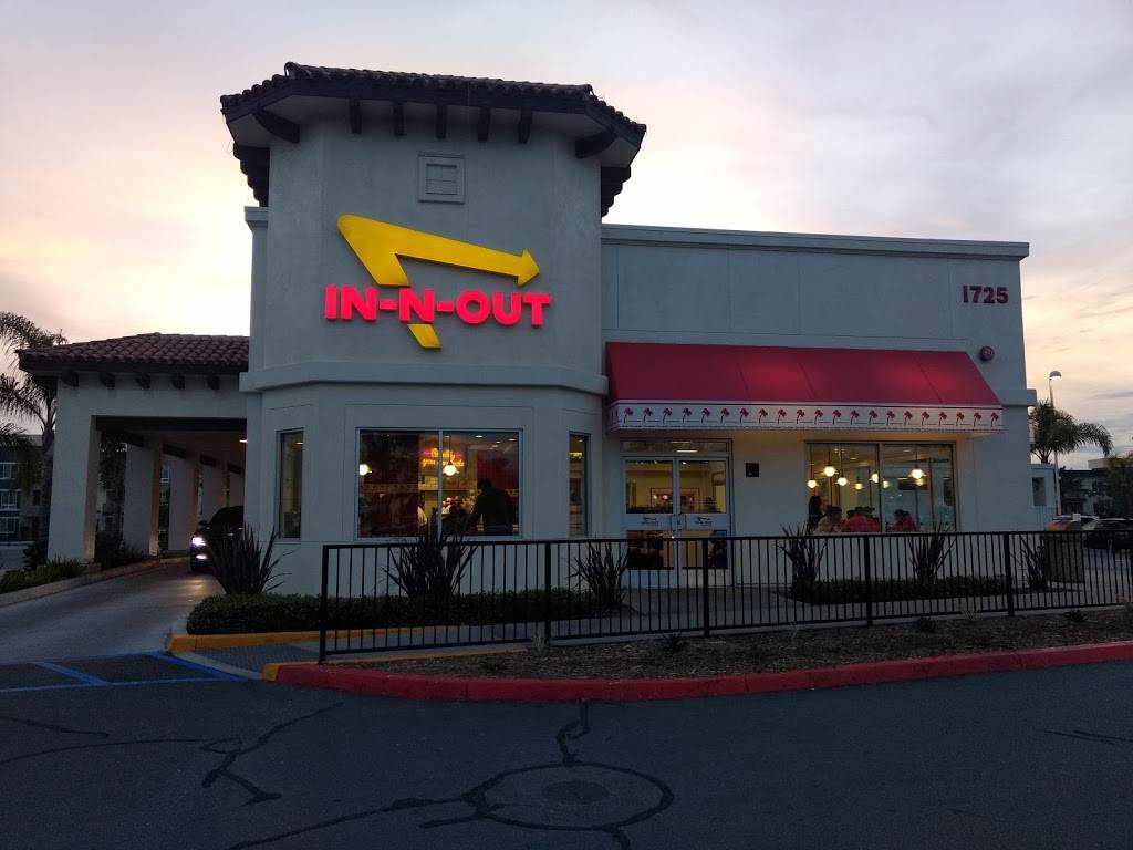 In-N-Out Burger | restaurant | 1725 Eastlake Pkwy, Chula Vista, CA 91915, USA | 8007861000 OR +1 800-786-1000