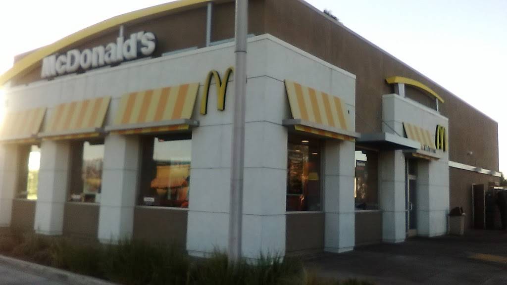 McDonalds | cafe | 2321 W Florida, Hemet, CA 92545, USA | 9516584603 OR +1 951-658-4603