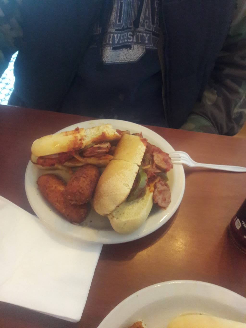 Play Sports Bar | restaurant | 2 Sneden Ave, Staten Island, NY 10312, USA | 7189843700 OR +1 718-984-3700