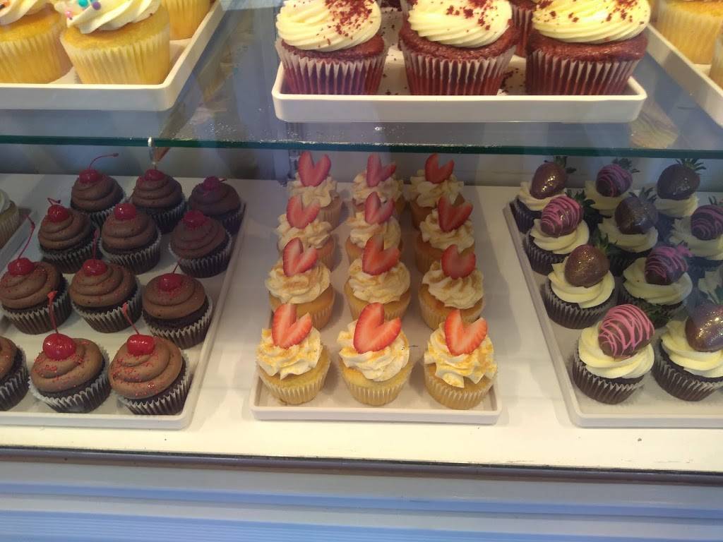 Cupcake Fetish Cafe | bakery | 2286 McKelvey Rd, Maryland Heights, MO 63043, USA | 3143398860 OR +1 314-339-8860