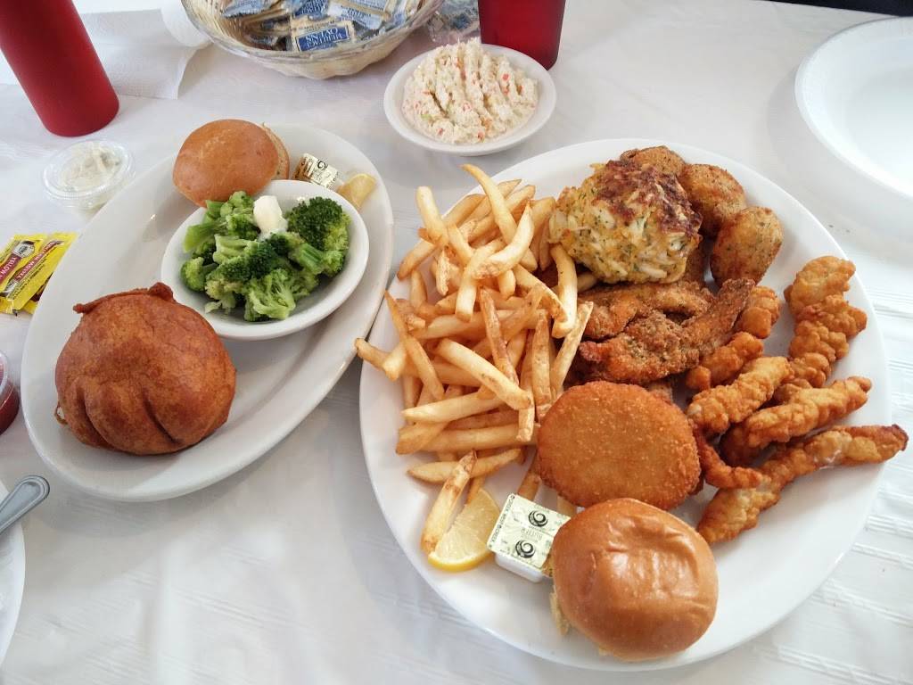 Kahlers Crab House | restaurant | 8036 Philadelphia Rd, Rosedale, MD 21237, USA | 4108668381 OR +1 410-866-8381