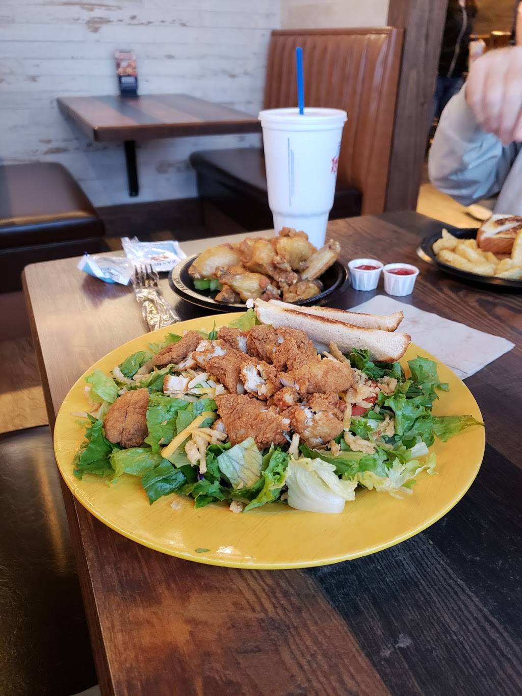 Zaxbys Chicken Fingers & Buffalo Wings | restaurant | 6033 SW State Rd 200, Ocala, FL 34476, USA | 3523511541 OR +1 352-351-1541