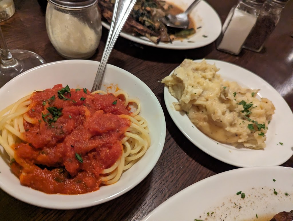 Nicolinnis Chophouse | restaurant | 6580 Ironwood Blvd, Canfield, OH 44406, USA | 3302863191 OR +1 330-286-3191