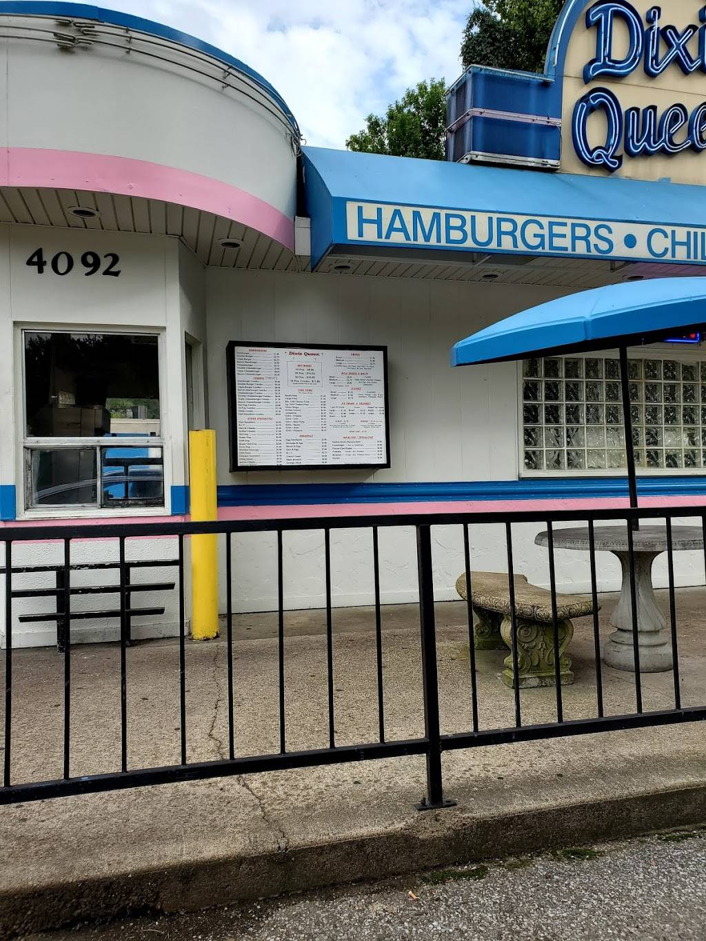 Dixie Queen | restaurant | 4062 S 3rd St, Memphis, TN 38109, USA | 9017855635 OR +1 901-785-5635