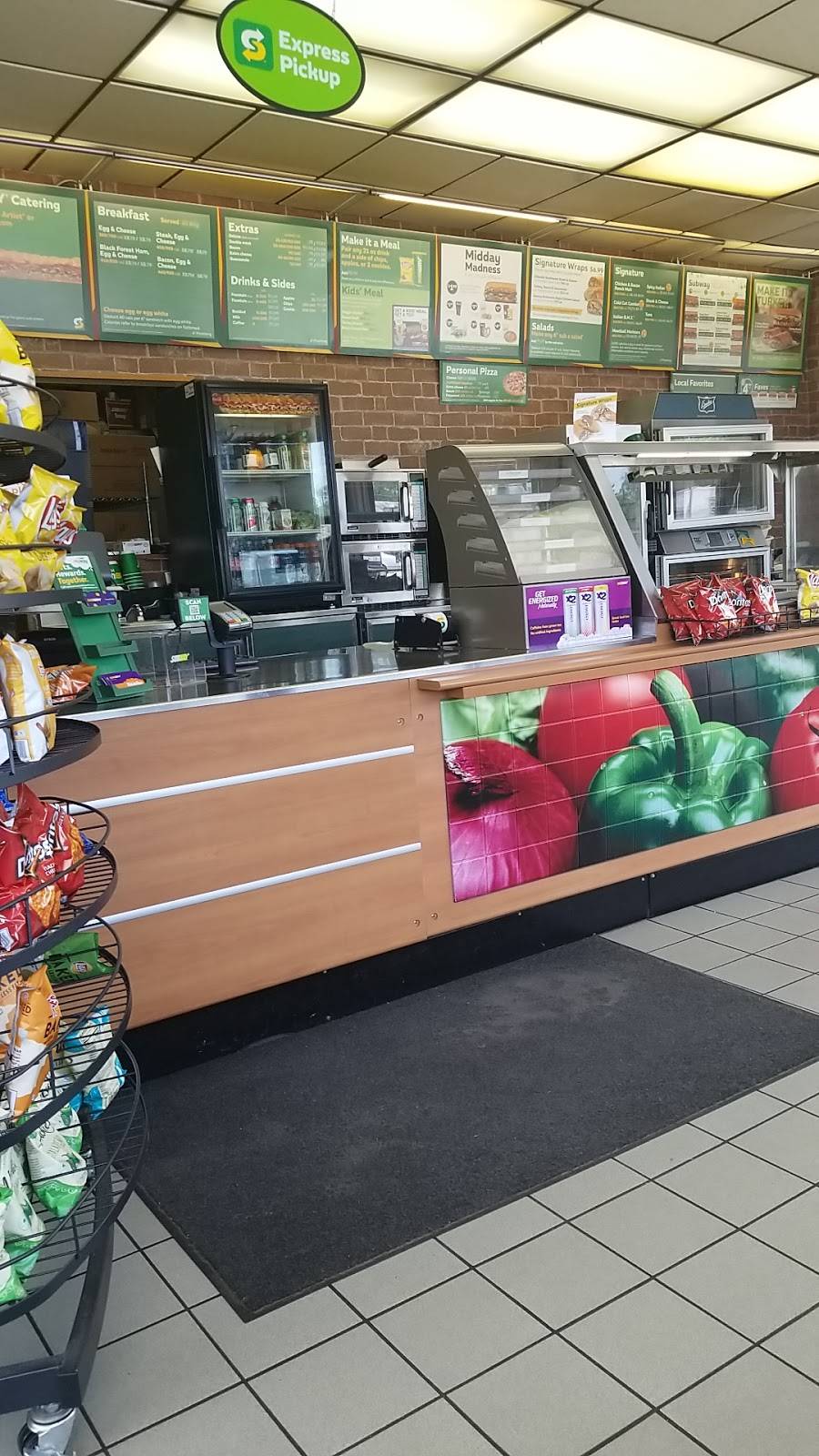 Subway | restaurant | 1711 S Banker St, Effingham, IL 62401, USA | 2173421211 OR +1 217-342-1211