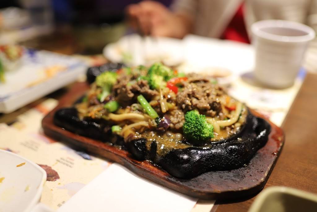 Sakura Sushi | restaurant | 7010 Warden Ave, Markham, ON L3R 5Y3, Canada | 9053070401 OR +1 905-307-0401