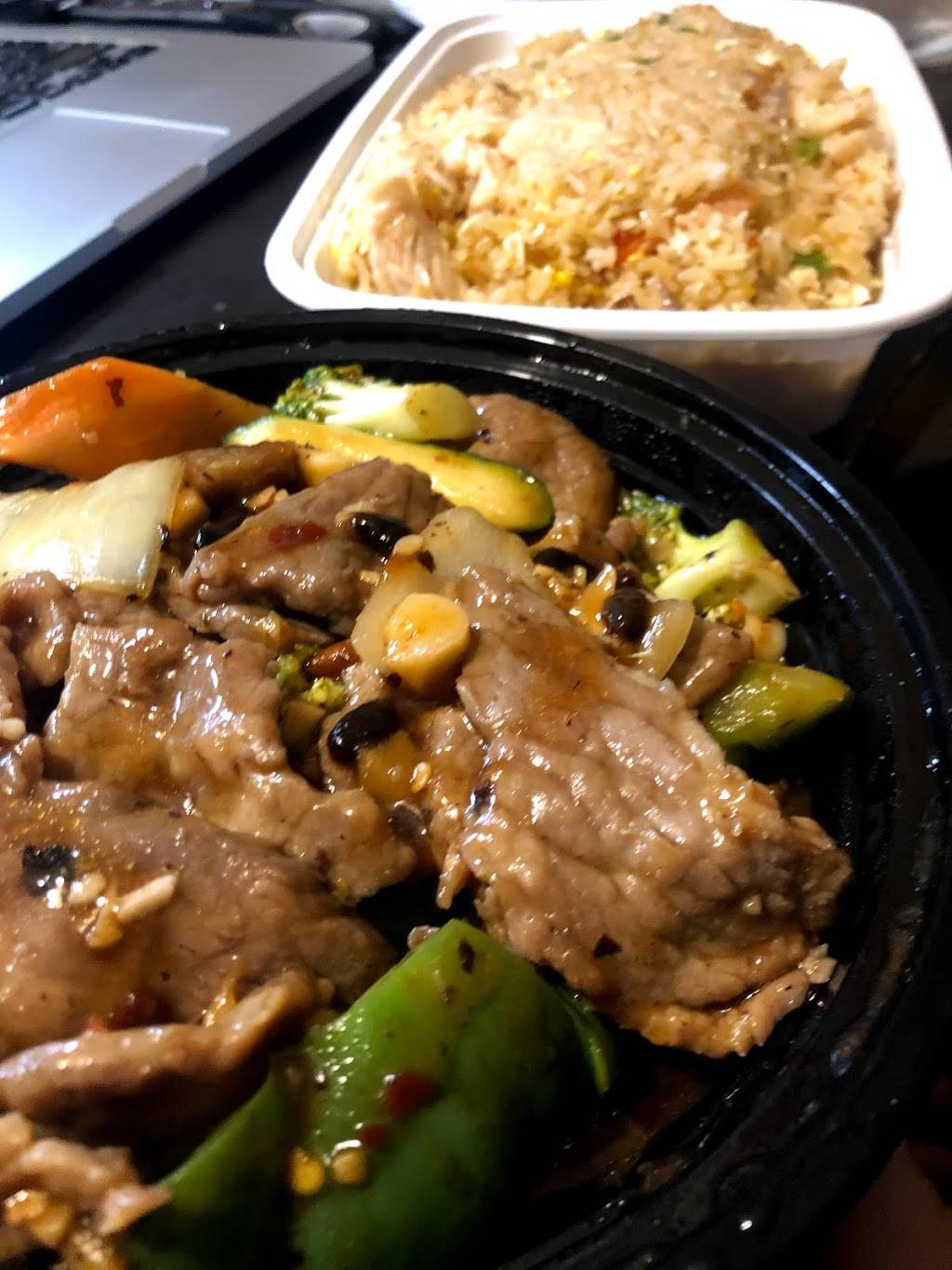 Duckee Restaurant | restaurant | 2440 University Ave W, Windsor, ON N9B 1E9, Canada | 5192528092 OR +1 519-252-8092