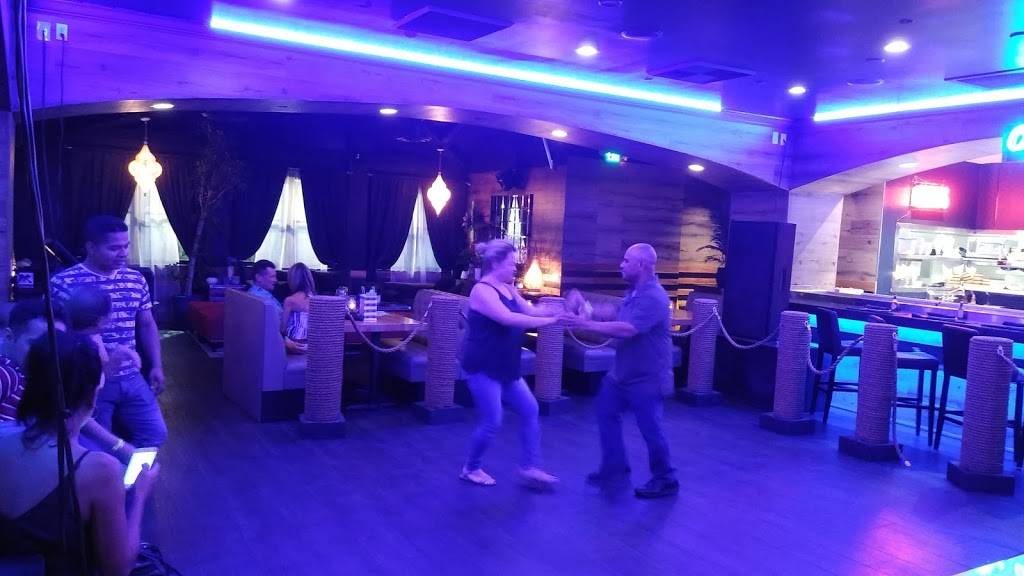 Black ‘N Blue | restaurant | 24300 Town Center Dr #110, Santa Clarita, CA 91355, USA | 6612889988 OR +1 661-288-9988