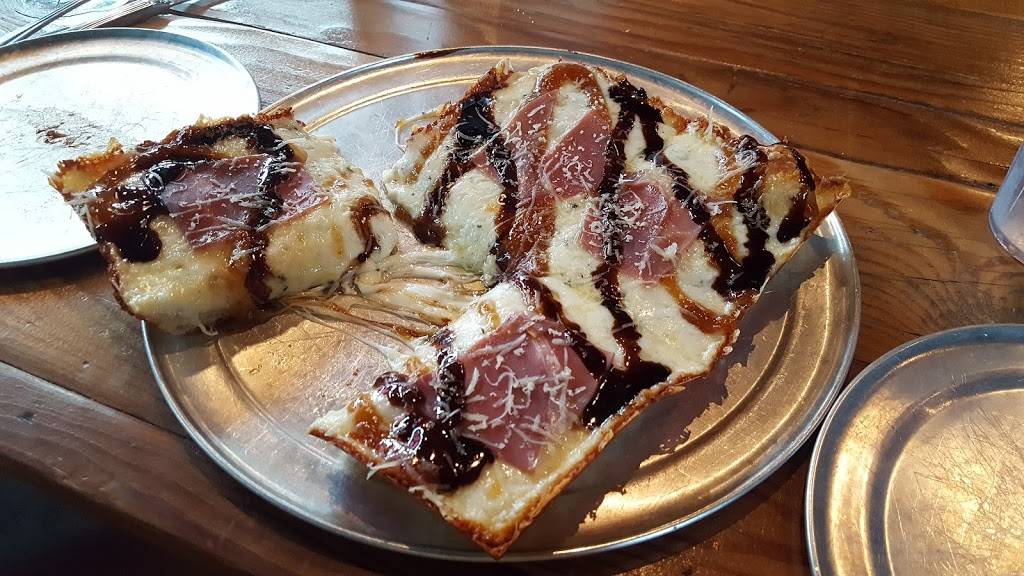 Via 313 Pizza | restaurant | 1802 E 6th St, Austin, TX 78702, USA | 5125800999 OR +1 512-580-0999