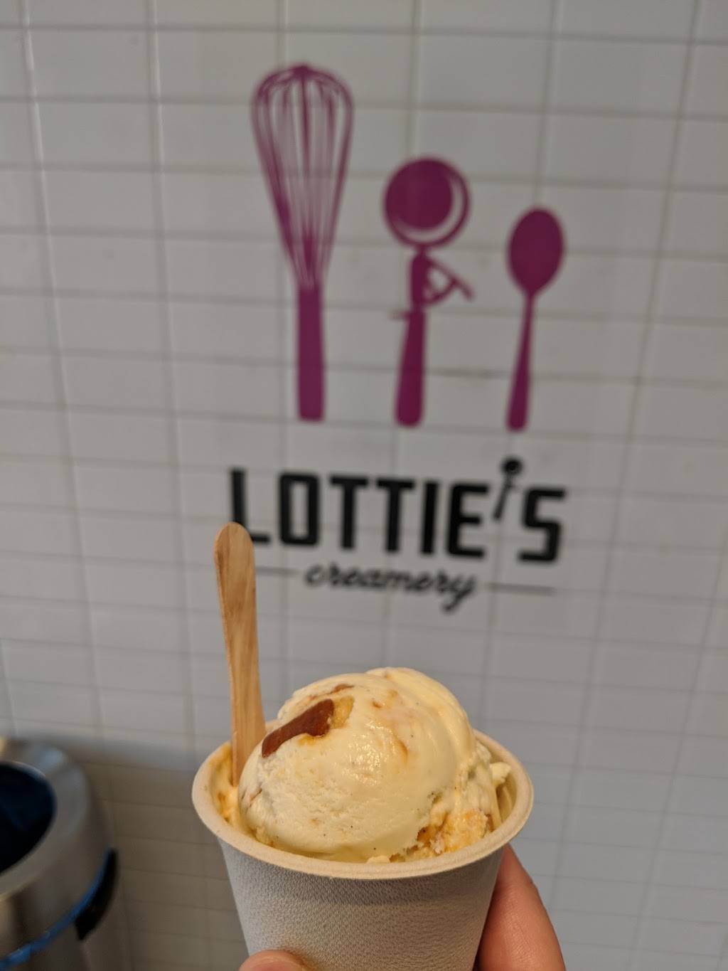 Lotties Creamery | restaurant | 240c Stanford Shopping Center, Palo Alto, CA 94304, USA | 6503846937 OR +1 650-384-6937