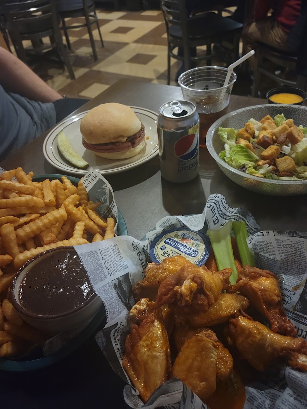 Wiechecs Lounge | night club | 1748 Clinton St, Buffalo, NY 14206, USA | 7168232828 OR +1 716-823-2828