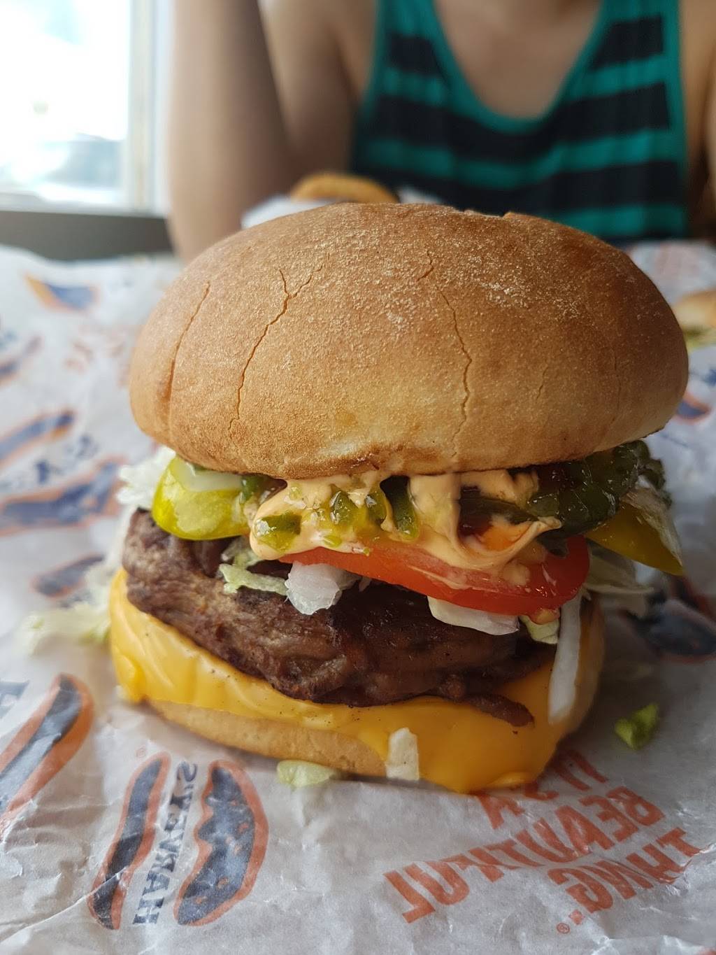 Harveys | restaurant | 1950 Appleby Line, Burlington, ON L7L 0B7, Canada | 9053159891 OR +1 905-315-9891