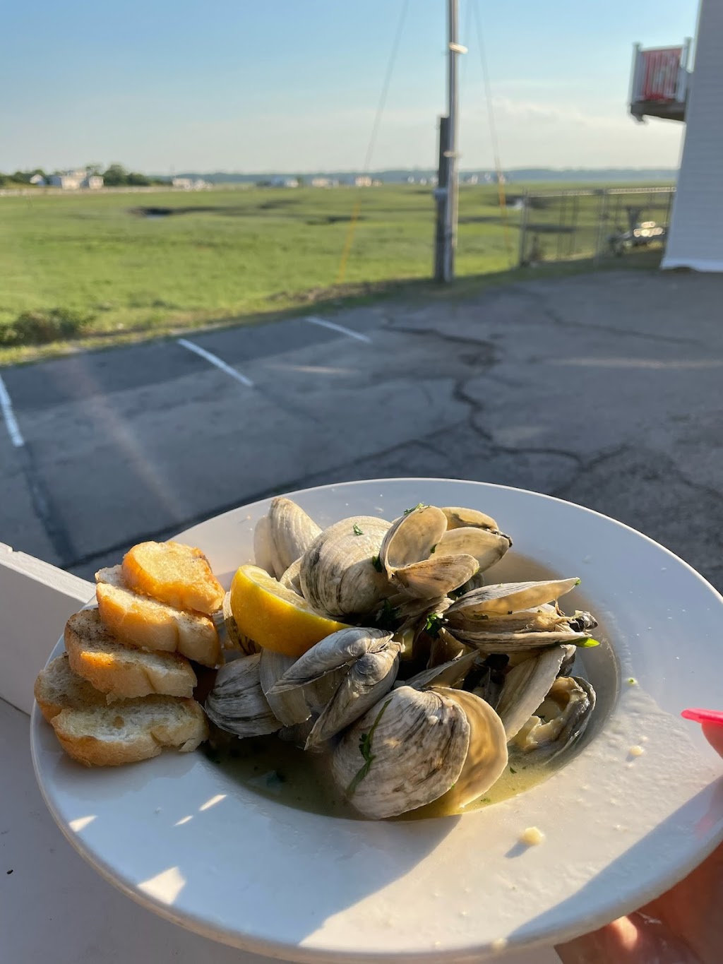 Overboard Pub & Grill | restaurant | 186 Ocean Blvd, Seabrook, NH 03874, USA | 6178397002 OR +1 617-839-7002