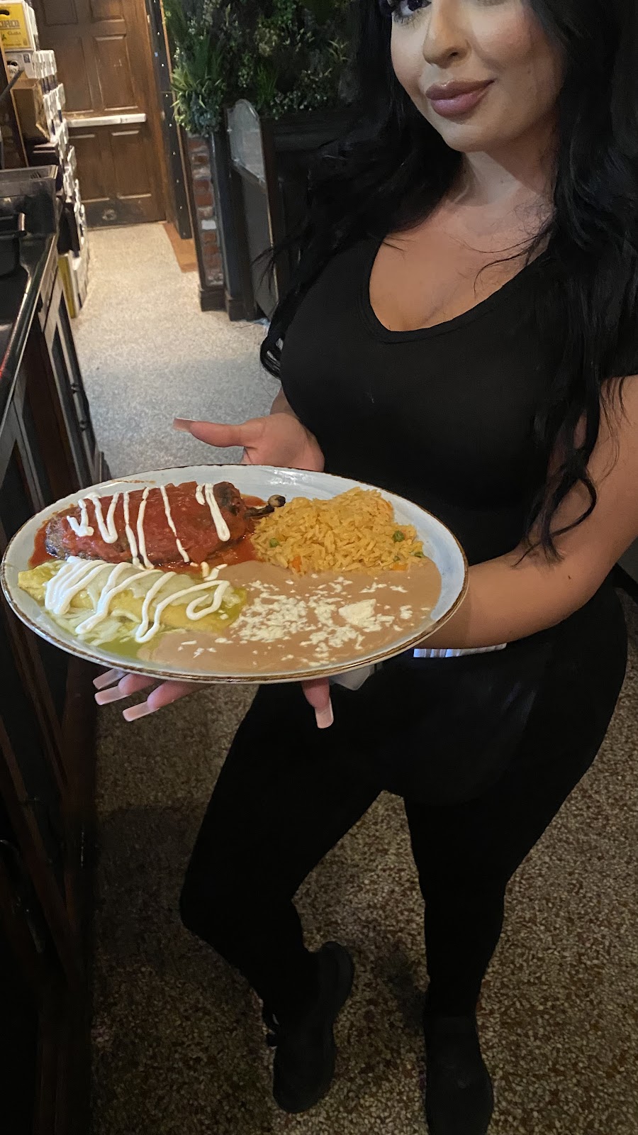 Hectors On The Circle / Plaza | restaurant | 116 E Chapman Ave, Orange, CA 92866, USA | 7143633717 OR +1 714-363-3717