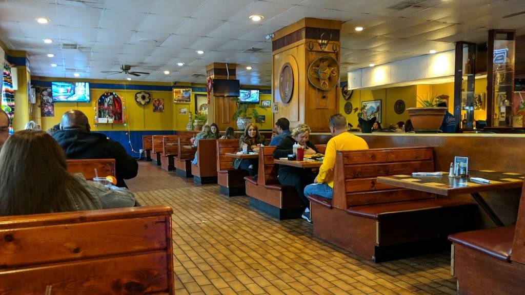 Jaliscos on North | restaurant | 2207 E North Ave, Milwaukee, WI 53202, USA | 4142910645 OR +1 414-291-0645