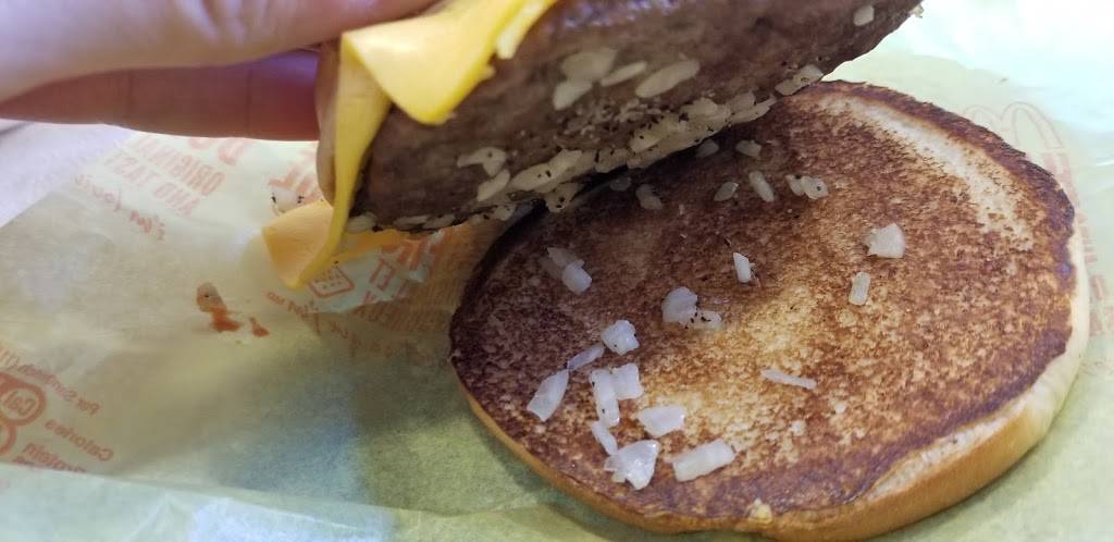 McDonalds | cafe | 235 Castle Oaks Crossing, Brampton, ON L6P 3X3, Canada | 9057949224 OR +1 905-794-9224