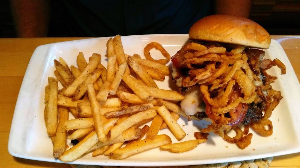 Applebees Grill + Bar | restaurant | 1980 US Highway 131 South, Petoskey, MI 49770, USA | 2313470440 OR +1 231-347-0440