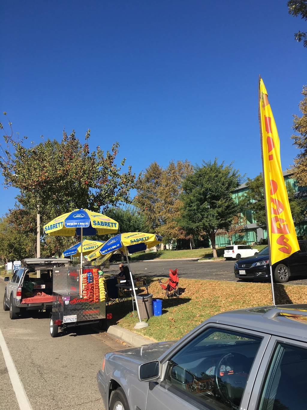 Smileys Hot Dogs | restaurant | 2649 Townsgate Rd, Westlake Village, CA 91361, USA | 8186617713 OR +1 818-661-7713