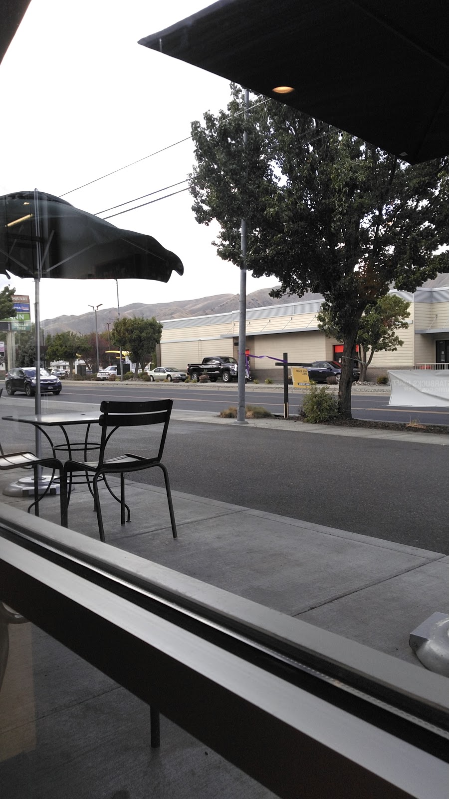 Starbucks | cafe | 303 Bridge St, Clarkston, WA 99403, USA | 5097518472 OR +1 509-751-8472