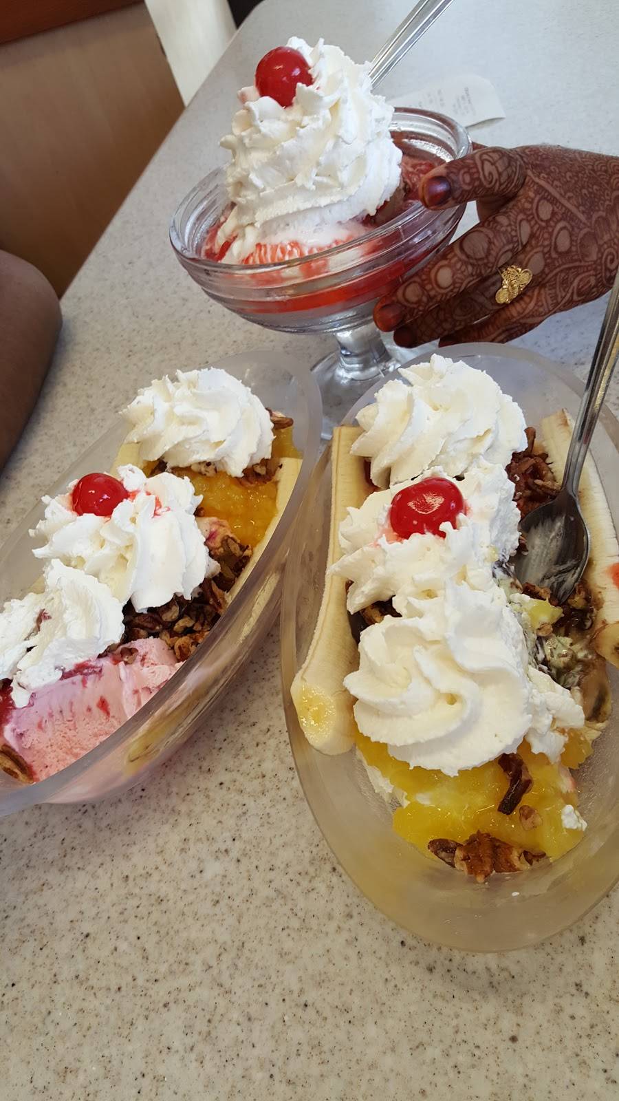 Oberweis Ice Cream and Dairy Store | restaurant | 6469 N Lincoln Ave, Lincolnwood, IL 60712, USA | 8479834514 OR +1 847-983-4514