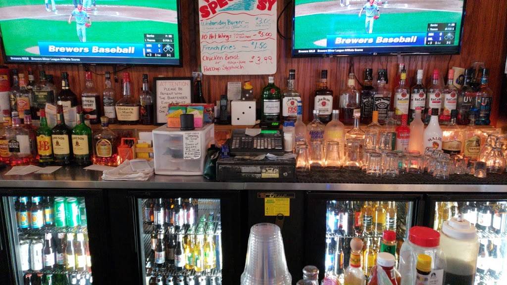 Slick Willys | restaurant | 2301 12th Ave, South Milwaukee, WI 53172, USA | 4147621974 OR +1 414-762-1974