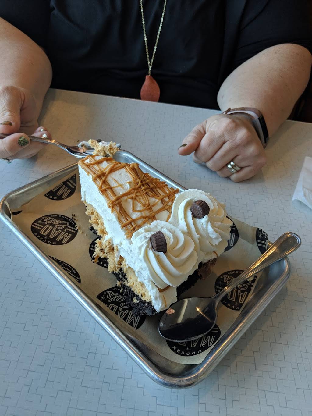 MAD Eats | restaurant | 201 S Main St, Owasso, OK 74055, USA | 9184014353 OR +1 918-401-4353